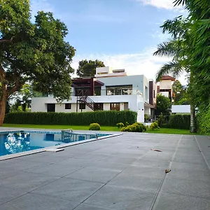 https://nadhiyoram.kerala-hotels.net